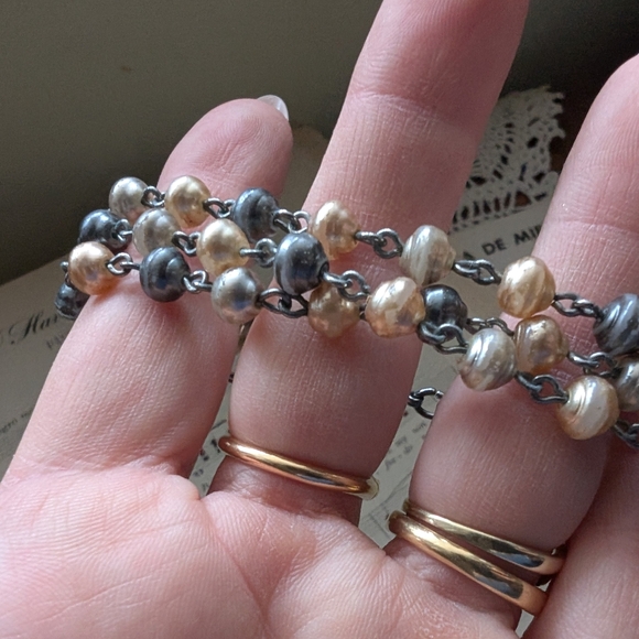 Elegant Faux Pearl Bracelet - Picture 7 of 7